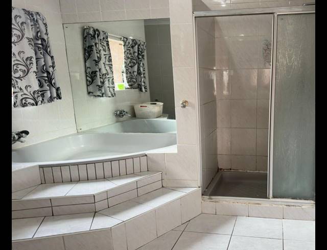 3 BEDROOM FREEHOLD FOR SALE IN ELANDSPARK
